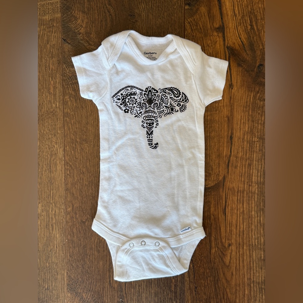 ✨4/$15✨ Elephant Baby Onesie Gerber Size 6-9 Months